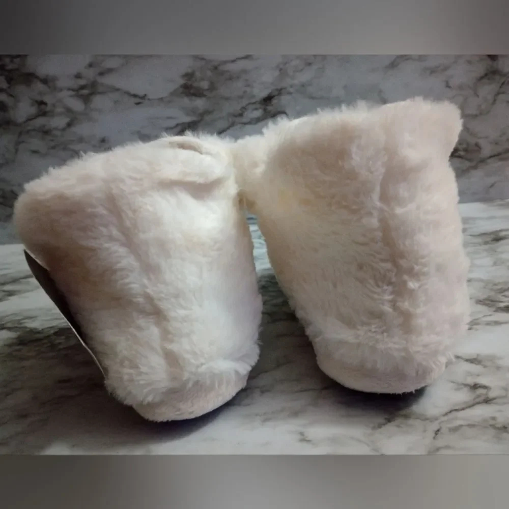 Mixit Cream Color Slipper Boots with Embroidered Owl Detail Size Medium 1-2